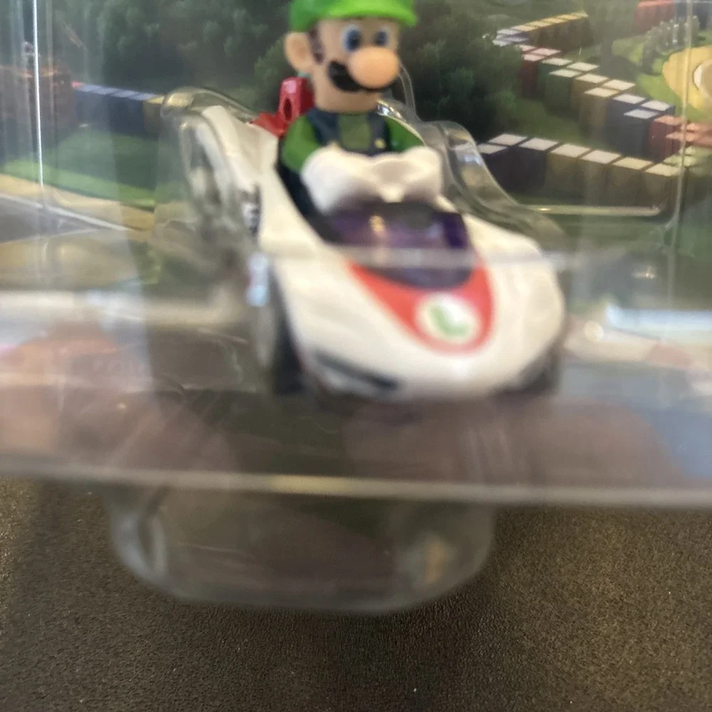 Hot‎ Wheels  Mario Kart Series  Luigi P-Wing With Cloud Glider  Sealed